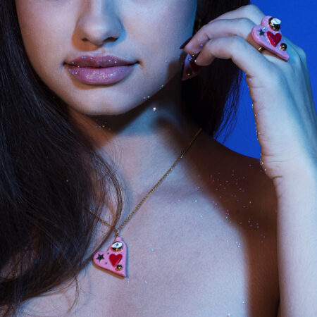 Kaelakee "All You Need Is Love"